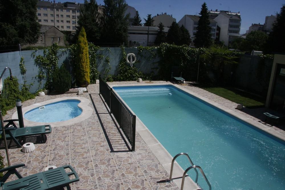 Hotel Alfonso Ix 4*
